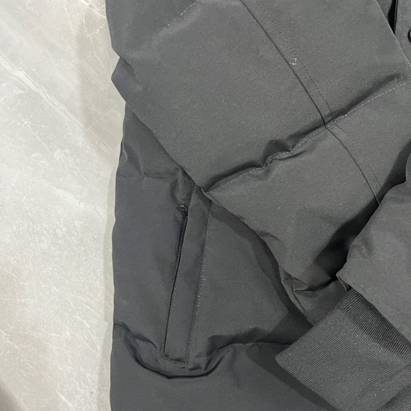 😘Authentic Canada Goose Black Men’s Jacket💕 - Picture 3 of 9